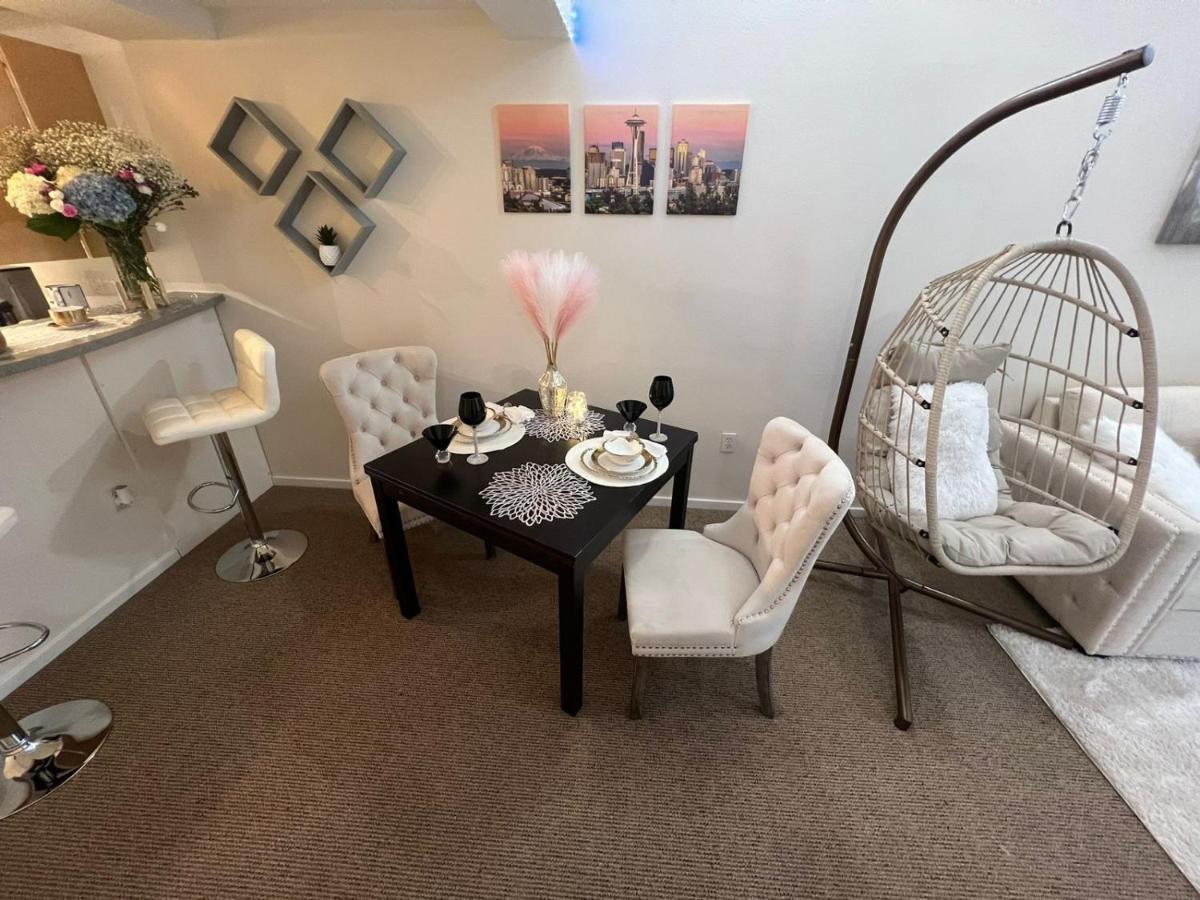 Cozy Downtown Condo Retreat With Space Needle View Сиэтл Экстерьер фото